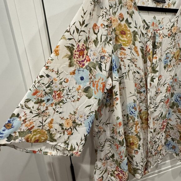 Rose & Olive Cream Floral Sheer Top EUC - Picture 6 of 9